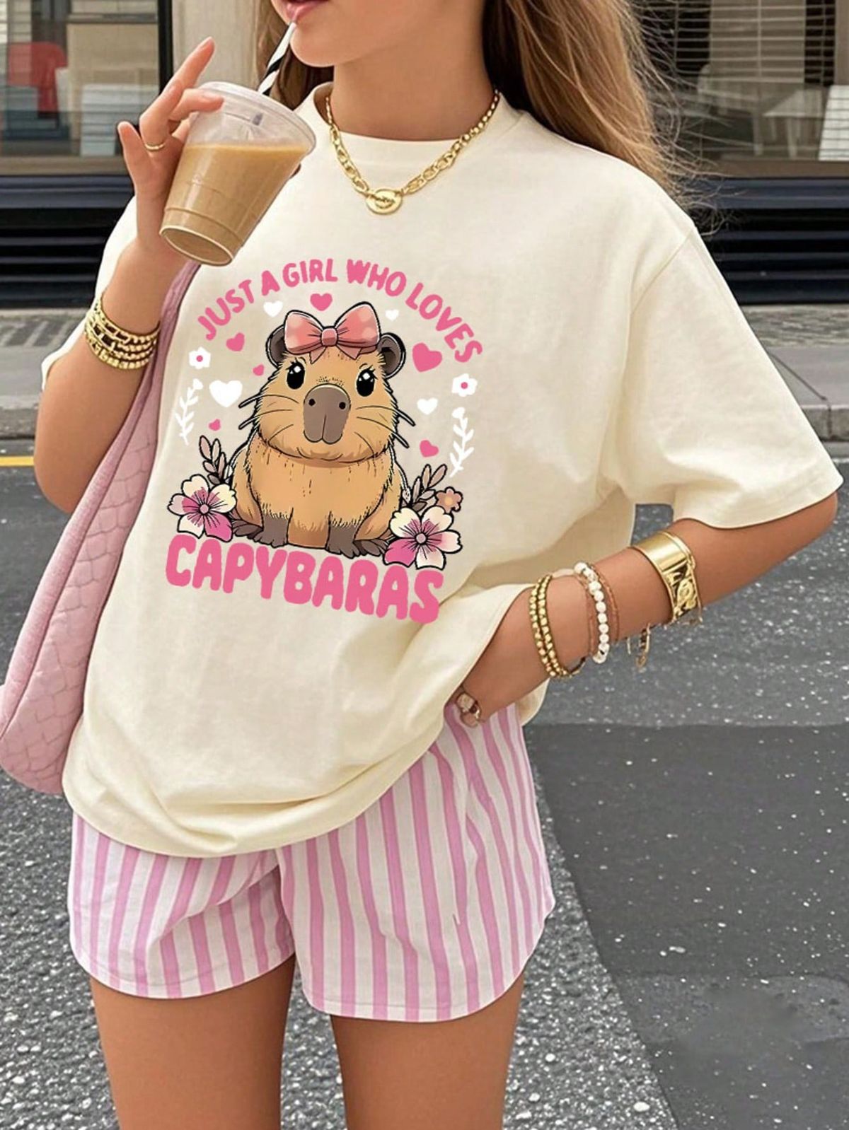 Just a Girl Who Loves Capybaras" Oversized Tee